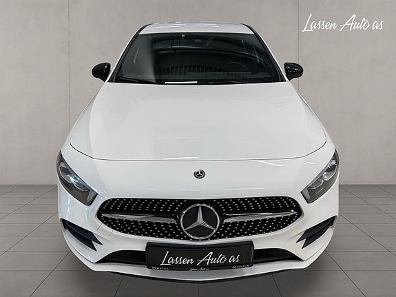 Mercedes-Benz A180 2 of 5