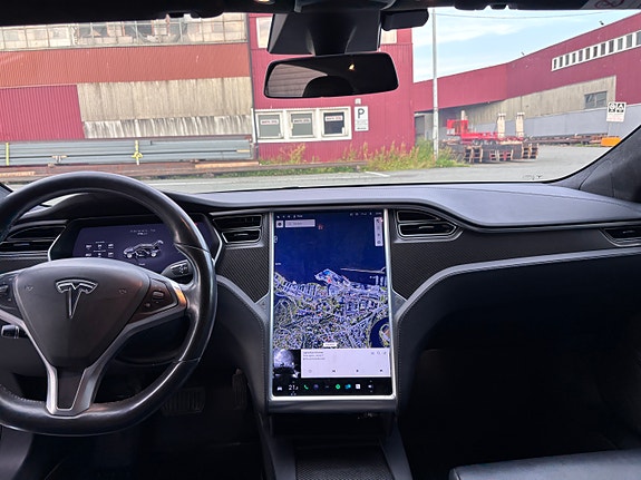 Tesla Model S 11 of 16