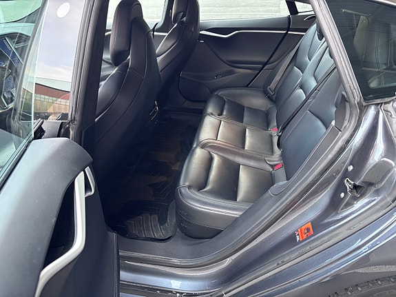 Tesla Model S 12 of 16