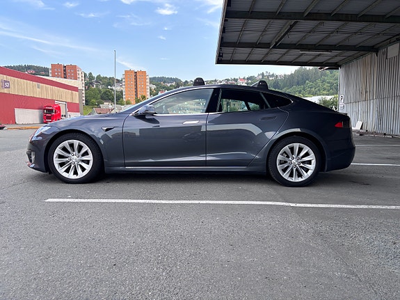 Tesla Model S 7 of 16