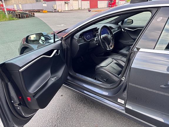 Tesla Model S 10 of 16
