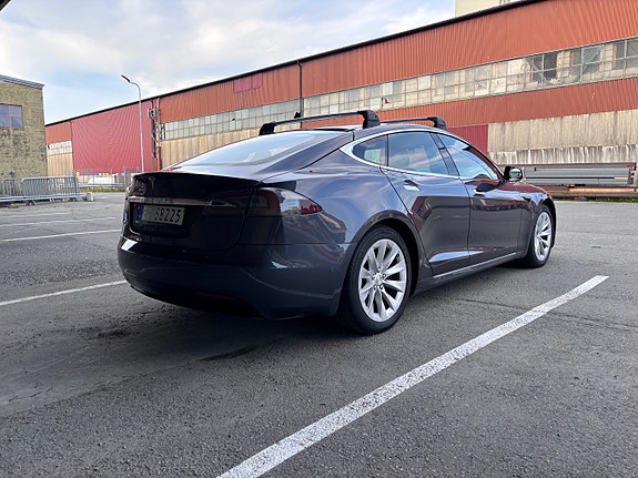 Tesla Model S 4 of 16