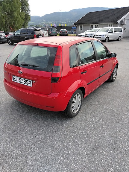 Ford Fiesta 4 of 5