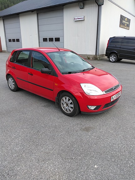Ford Fiesta 3 of 5