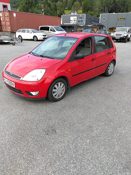 Ford Fiesta 2 of 5