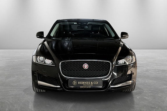 Jaguar XF 3 of 5