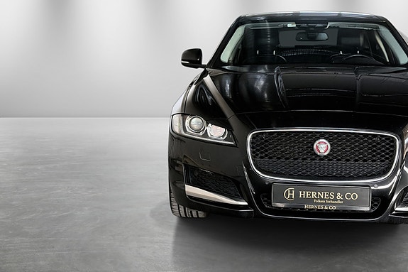 Jaguar XF 4 of 5