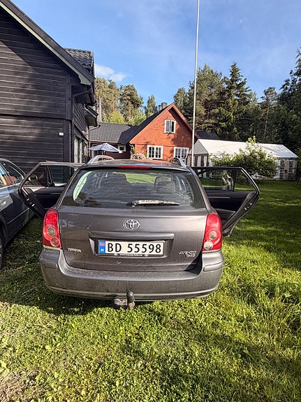Toyota Avensis 3 of 5