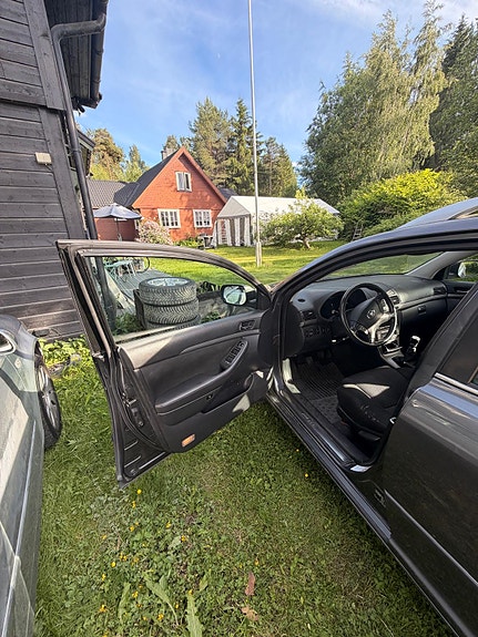 Toyota Avensis 4 of 5