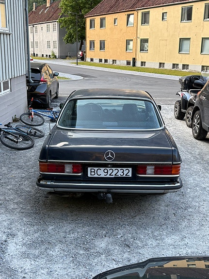 Mercedes-Benz 230 CE 4 of 5