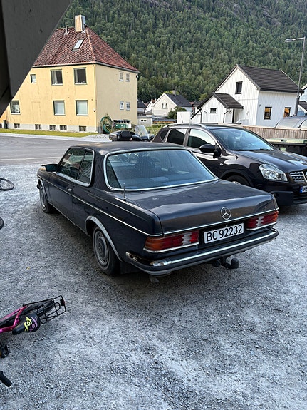 Mercedes-Benz 230 CE 5 of 5