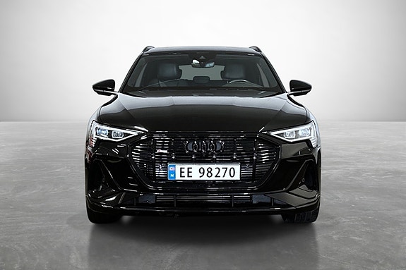 Audi e-tron 2 of 5