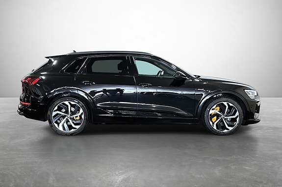 Audi e-tron 4 of 5