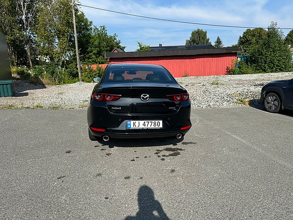 Mazda 3 4 of 5