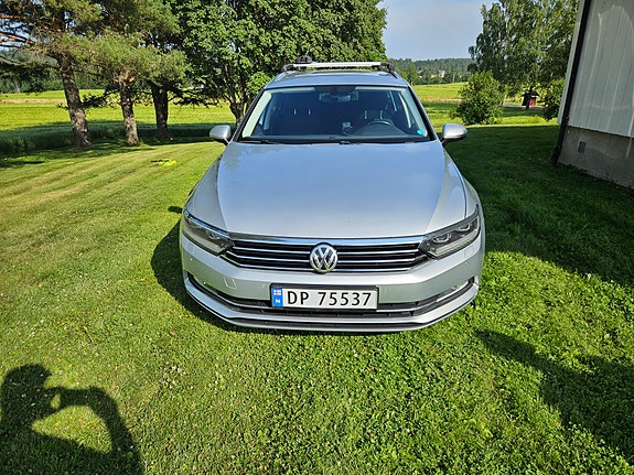 Volkswagen Passat 2 of 5