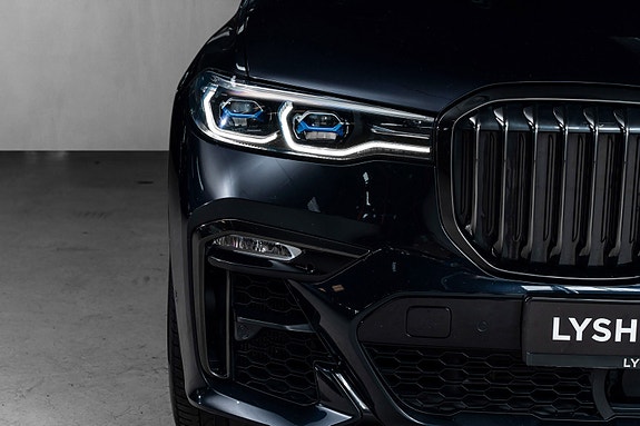 BMW X7 2 of 5