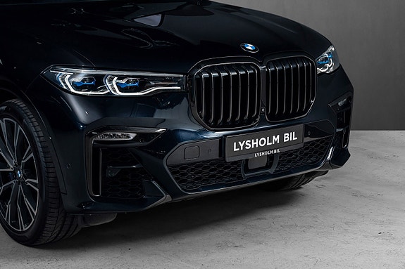 BMW X7 3 of 5