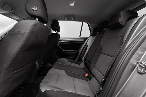 Volkswagen e-Golf VII 15 of 23
