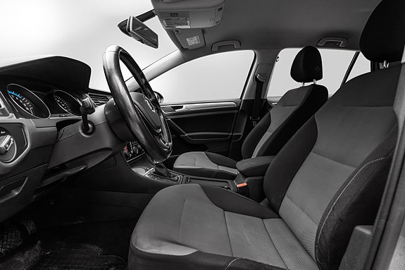 Volkswagen e-Golf VII 12 of 23