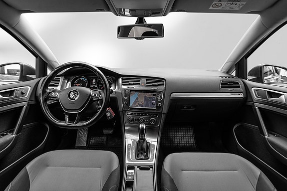 Volkswagen e-Golf VII 16 of 23