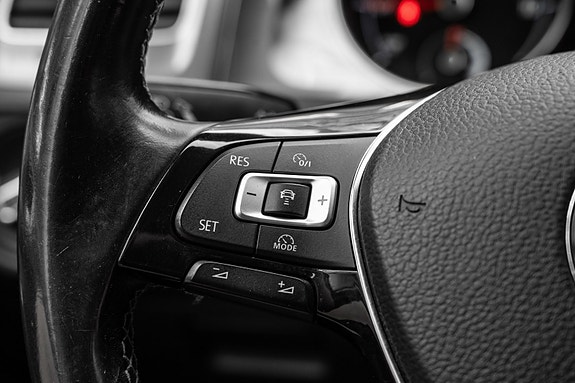 Volkswagen e-Golf VII 18 of 23
