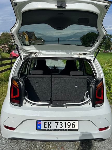 Volkswagen e-Up! 3 of 5