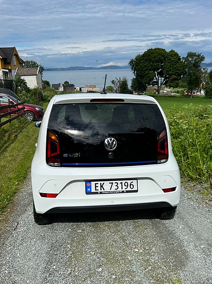 Volkswagen e-Up! 2 of 5
