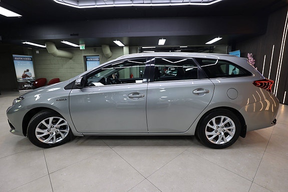 Toyota Auris 5 of 5