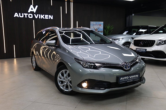 Toyota Auris 2 of 5