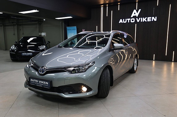 Toyota Auris 4 of 5