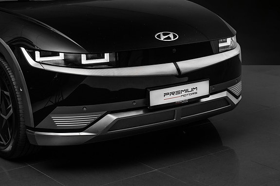 Hyundai Ioniq 5 2 of 5
