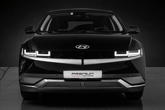 Hyundai Ioniq 5 3 of 5