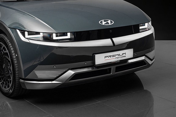 Hyundai Ioniq 5 2 of 5