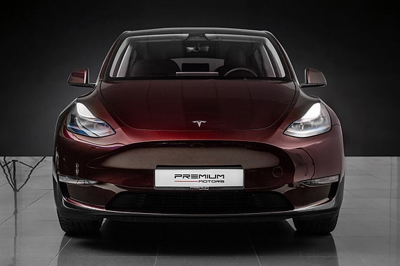Tesla Model Y 3 of 5