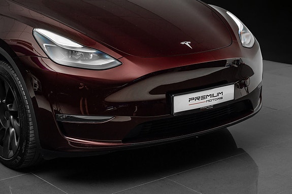 Tesla Model Y 2 of 5