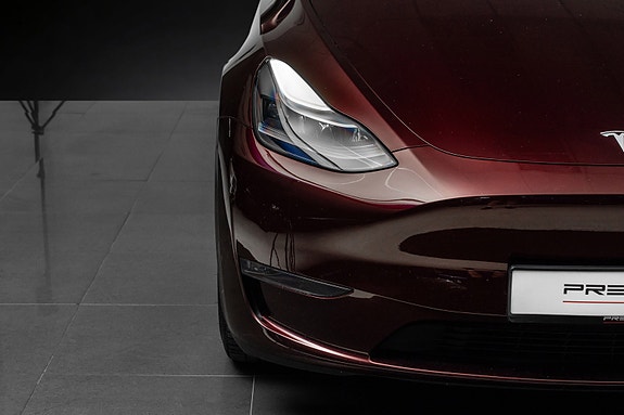Tesla Model Y 4 of 5