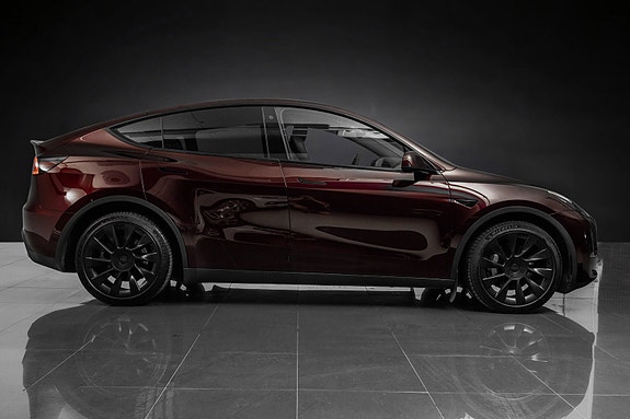Tesla Model Y 5 of 5