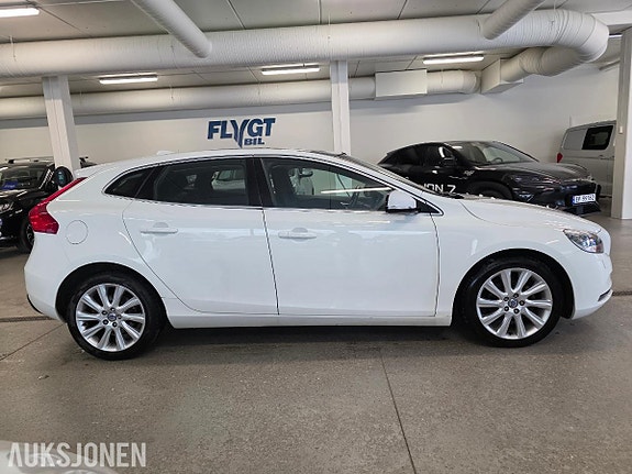 Volvo V40 4 of 5