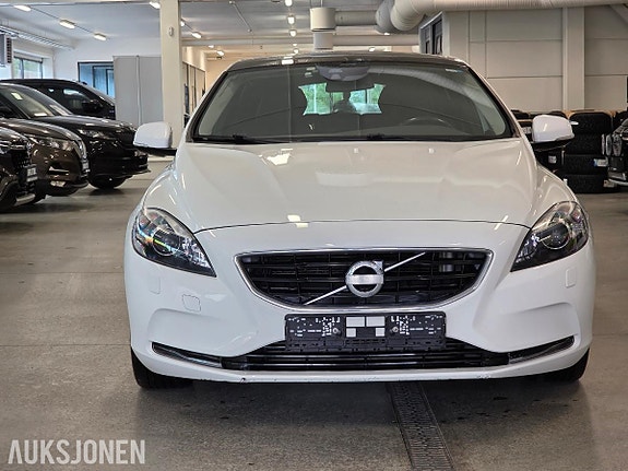 Volvo V40 2 of 5