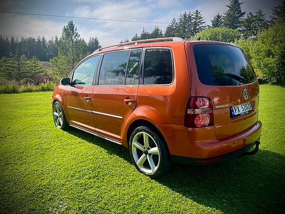 Volkswagen Touran 5 of 5