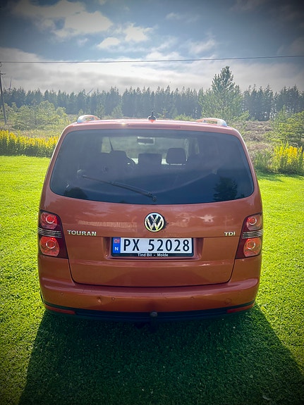 Volkswagen Touran 4 of 5