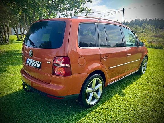 Volkswagen Touran 3 of 5