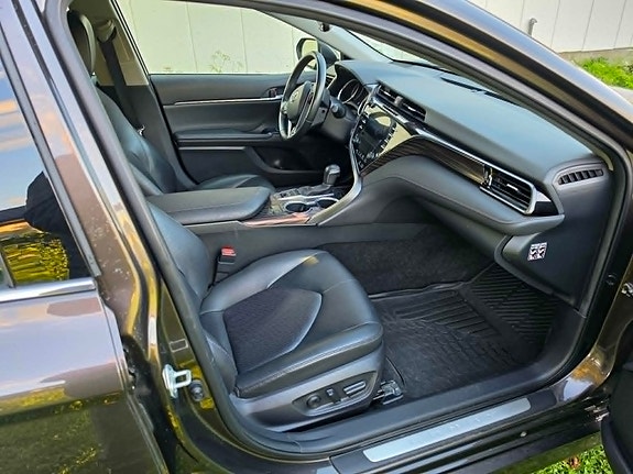 Toyota Camry 5 of 5