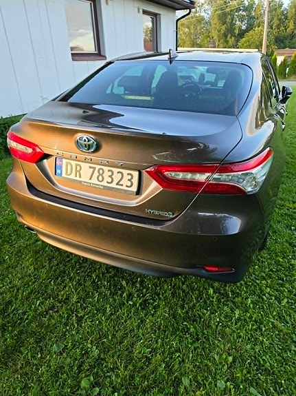 Toyota Camry 4 of 5