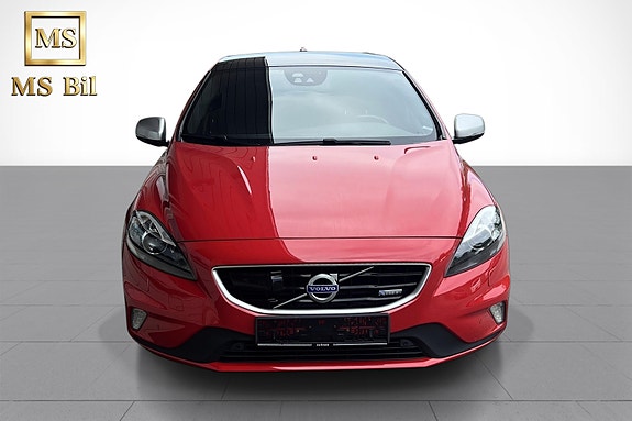 Volvo V40 2 of 5