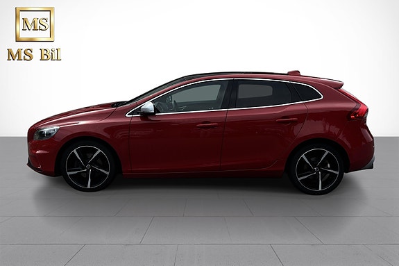 Volvo V40 4 of 5