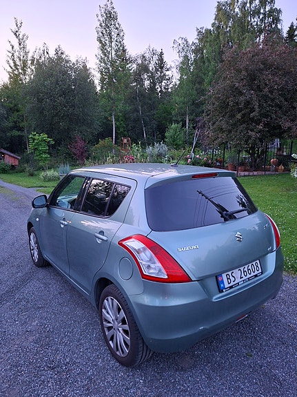 Suzuki Swift 3 of 5