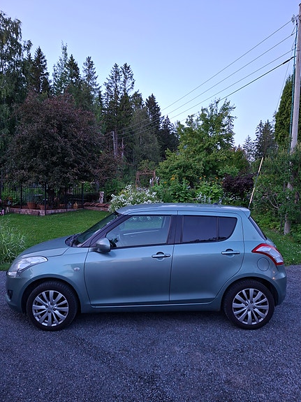 Suzuki Swift 2 of 5