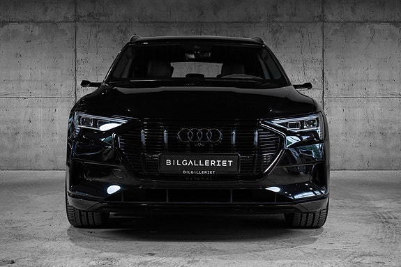 Audi e-tron 2 of 5