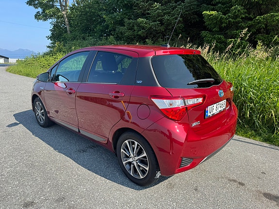Toyota Yaris 3 of 5